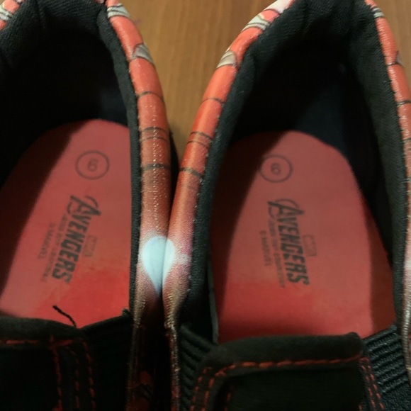 Avengers Canvas Shoes - Picture 6 of 8